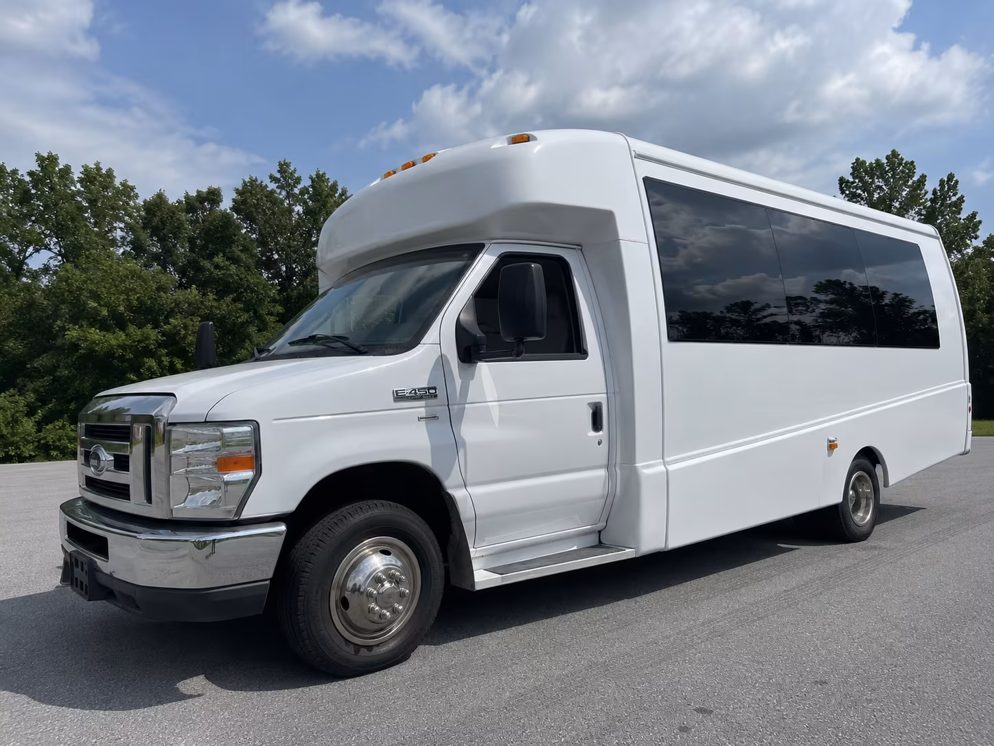 Newport News Winery Tour & Pub Crawl Transportation