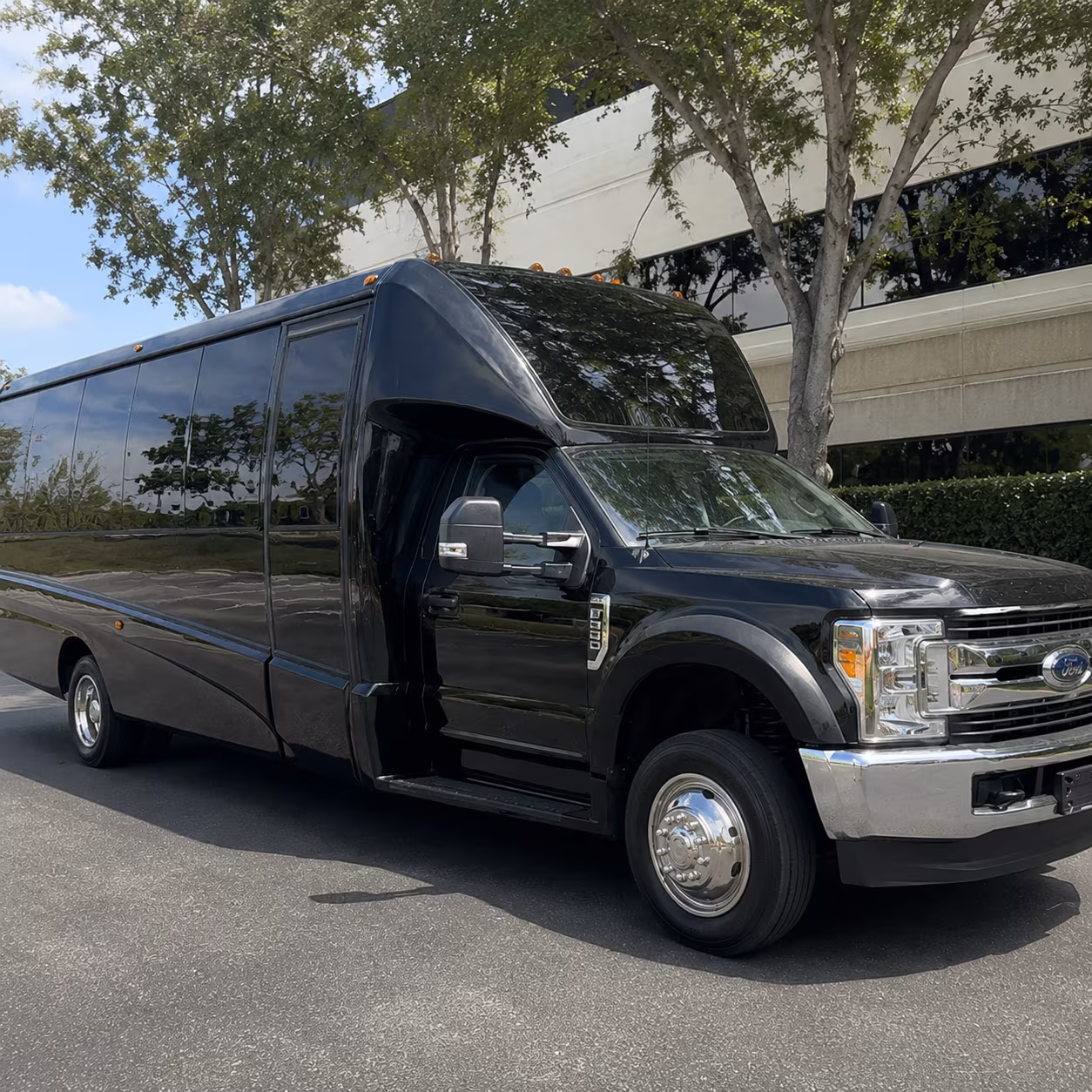 Virginia Beach Birthday, Sweet 16, & Quinceañera Transportation party bus exterior
