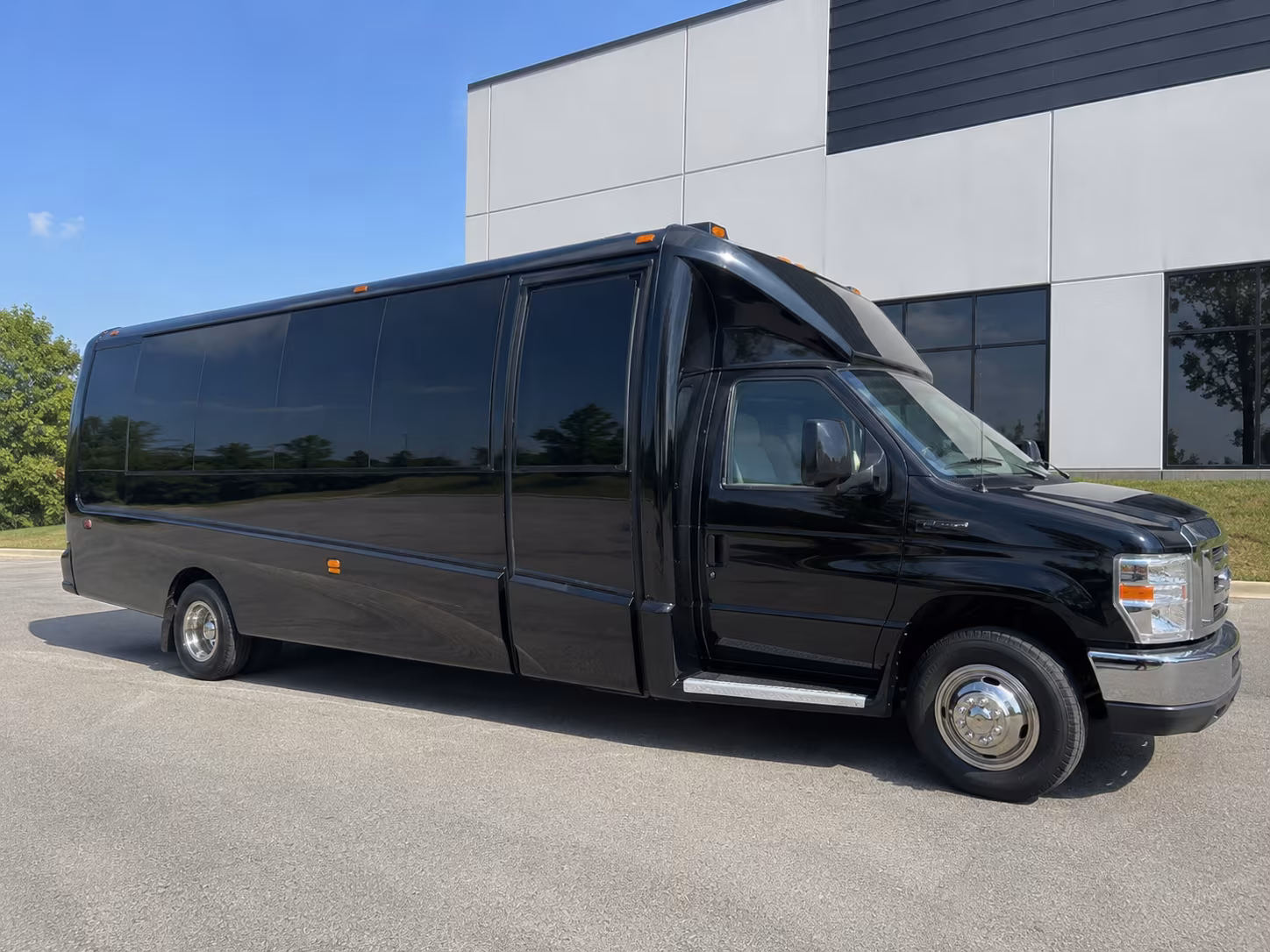 Virginia Beach Birthday, Sweet 16, & Quinceañera Transportation party bus exterior