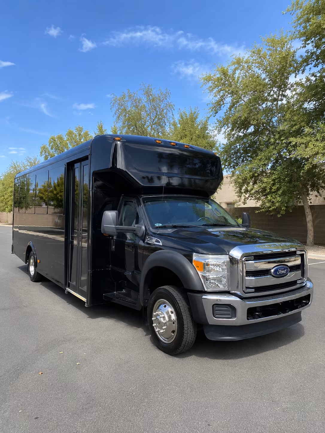 Virginia Beach Birthday, Sweet 16, & Quinceañera Transportation party bus exterior